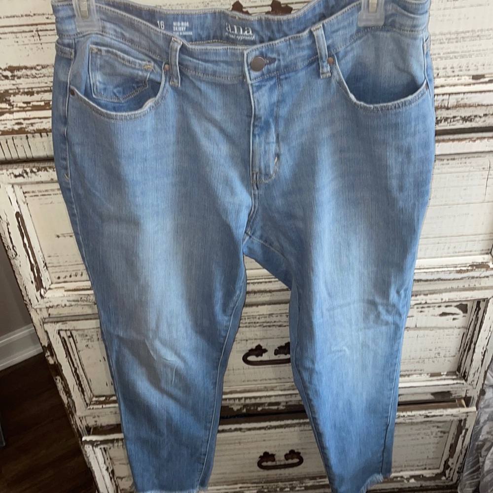 NWOT a.n.a mid rise skinny jeans light color straight leg size 16 so cute